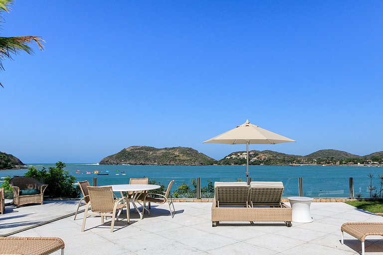 Beachfront House in Ferradura, Buzios