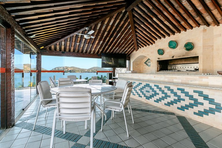 Mansão frente mar em Ferradura Buzios - Buz025