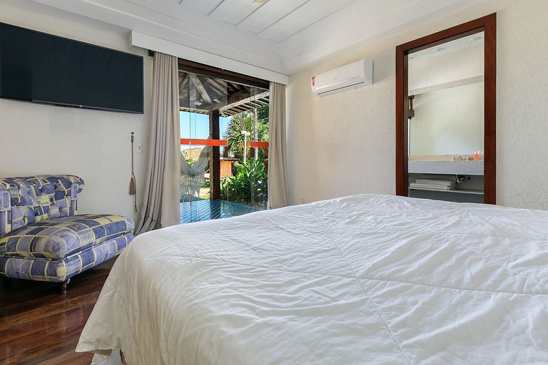 Beachfront House in Ferradura, Buzios