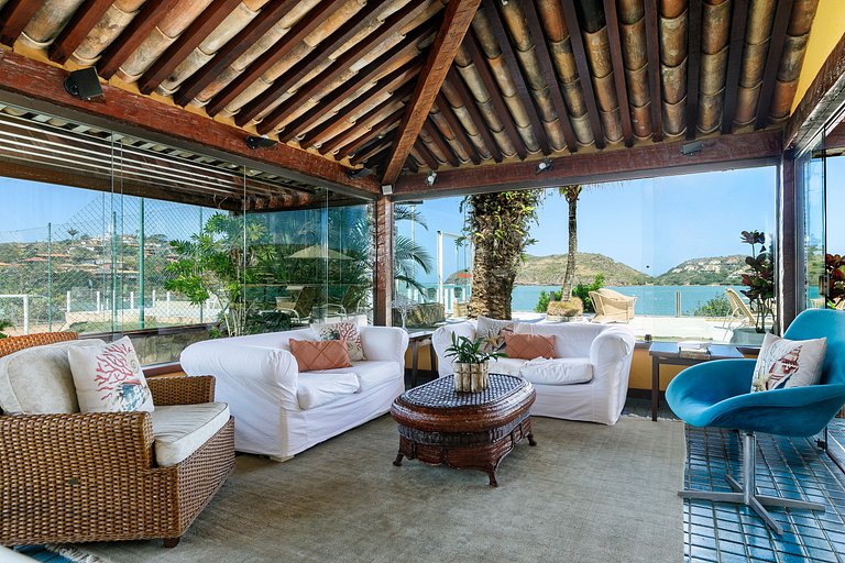 Beachfront House in Ferradura, Buzios