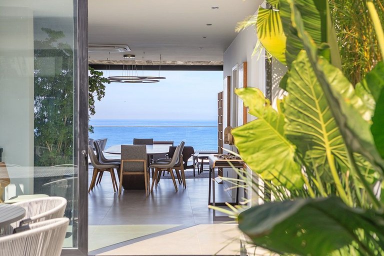 Oceanfront triplex penthouse in Copacabana