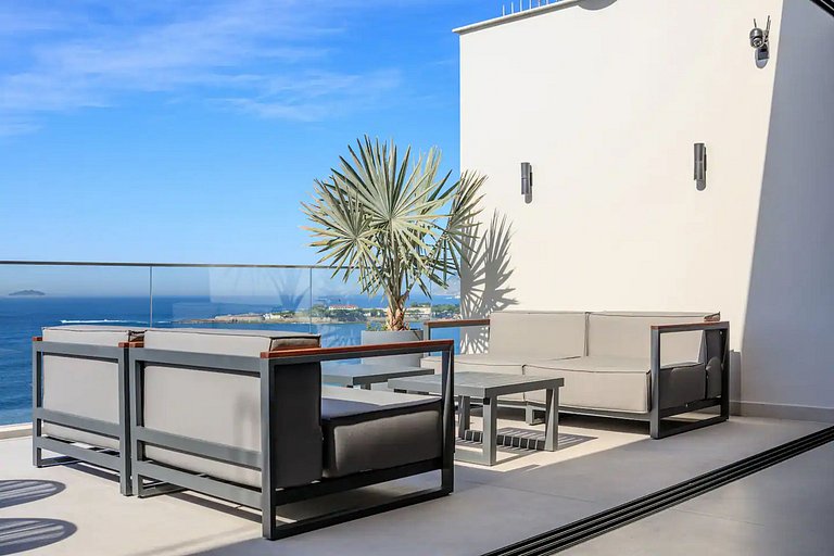 Oceanfront triplex penthouse in Copacabana