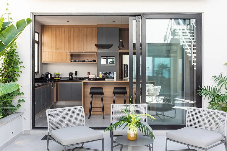 Oceanfront triplex penthouse in Copacabana