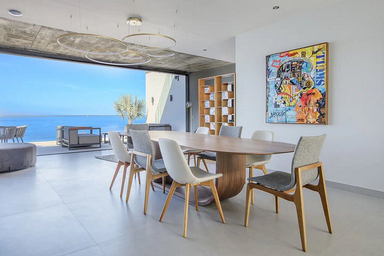 Oceanfront triplex penthouse in Copacabana