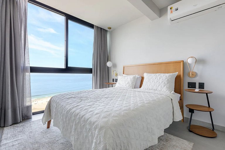 Oceanfront triplex penthouse in Copacabana