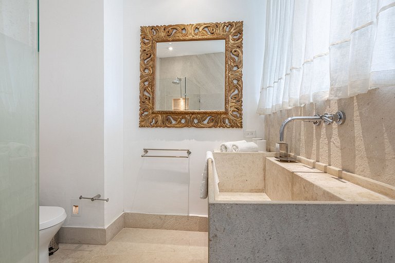 Demeure de 5 suites à Joa avec piscine - Joa003