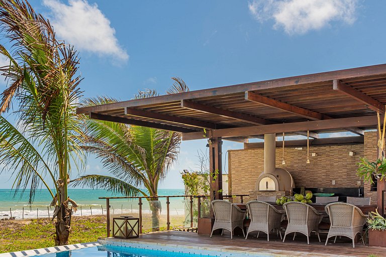 Beachfront Mansion in Taíba