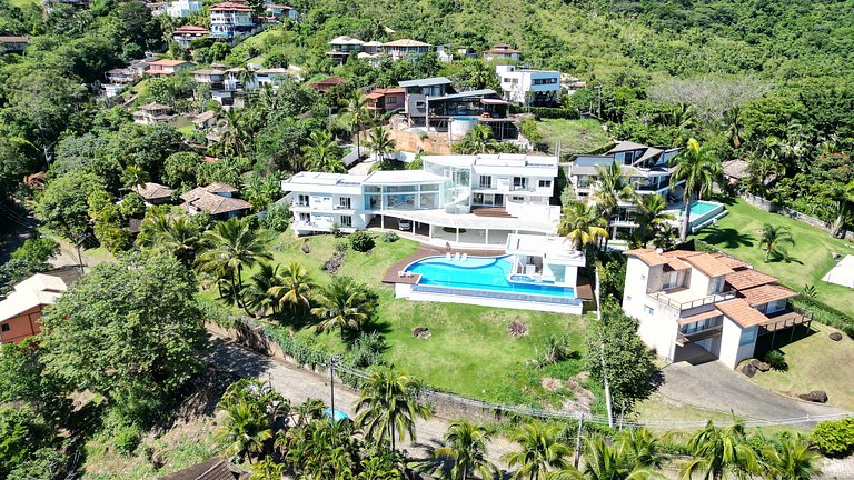 Paradise Mansion in Ilhabela
