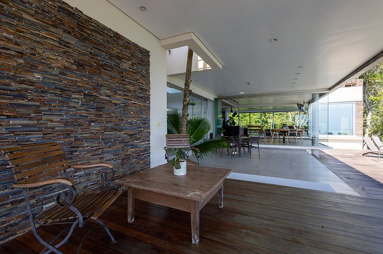 Prestigious Villa in Ilhabela, São Paulo