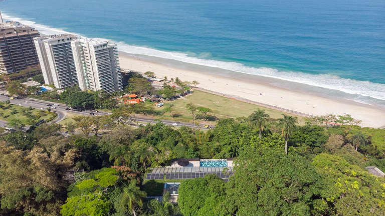 Beautiful and modern villa in São Conrado