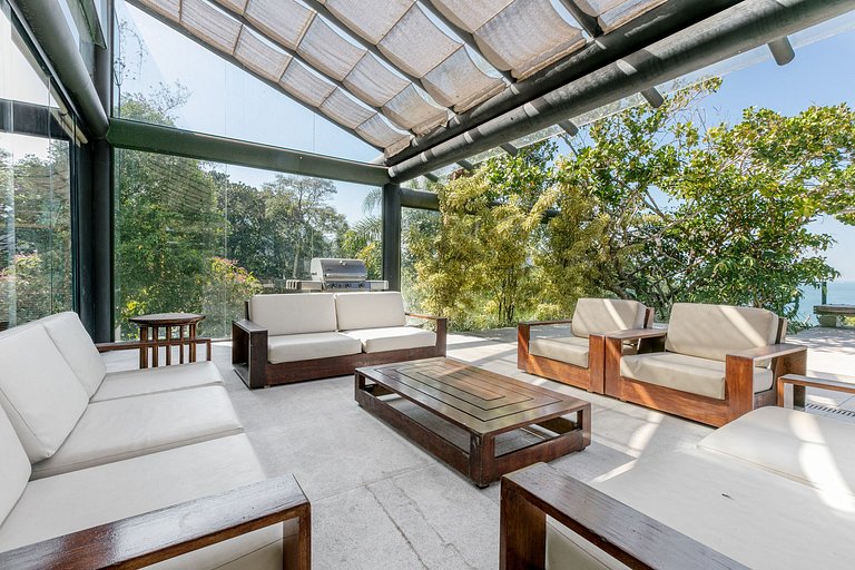 Beautiful and modern villa in São Conrado