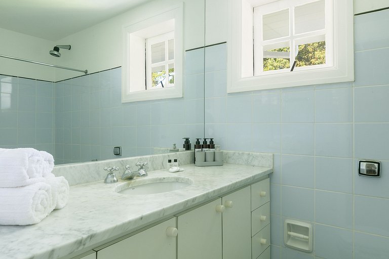 Linda casa aos Pés da Pedra da Gávea