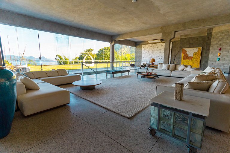 Triplex Exclusivo em Portogalo