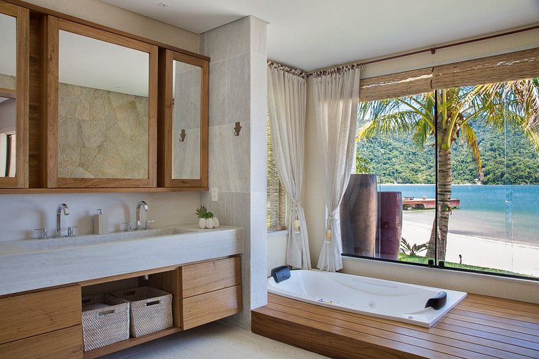 Mansão pé na areia em Angra dos Reis