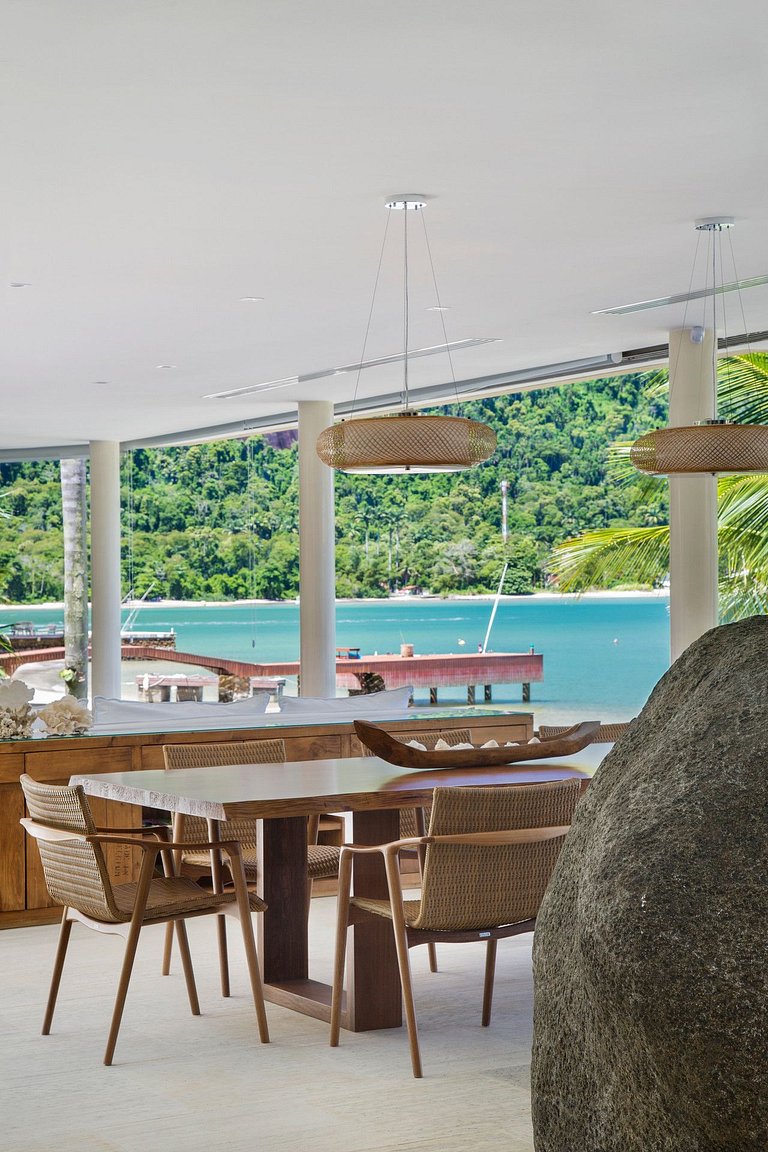 Mansão pé na areia em Angra dos Reis