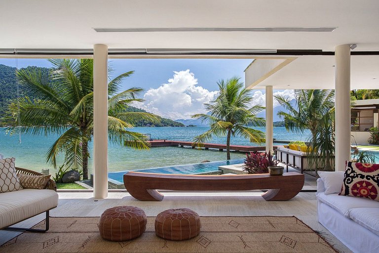 Beachfront Mansion in Angra dos Reis