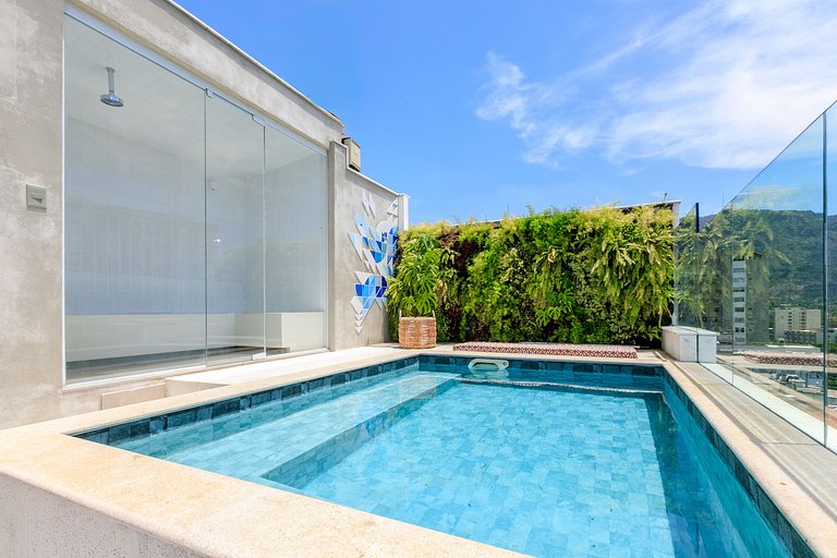 Luxury penthouse with pool in Leblon