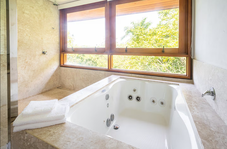 Refúgio Luxuoso na Praia do Forte - Prf003