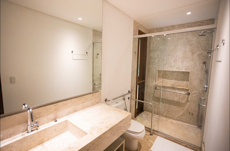 Refúgio Luxuoso na Praia do Forte - Prf003