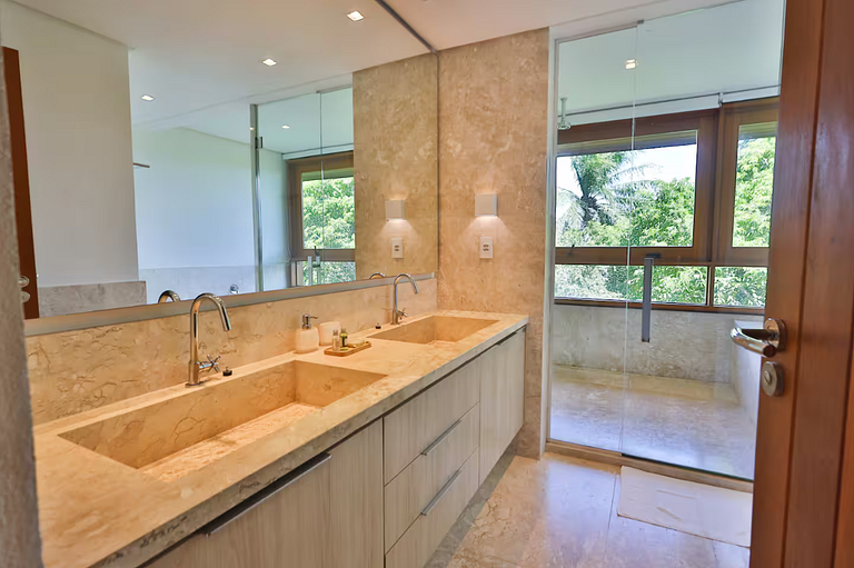 Refúgio Luxuoso na Praia do Forte - Prf003