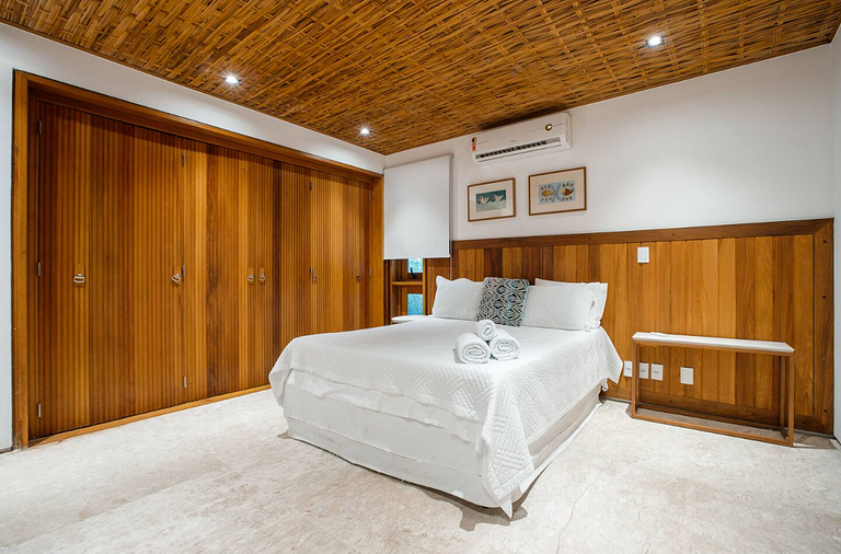 Refúgio Luxuoso na Praia do Forte - Prf003