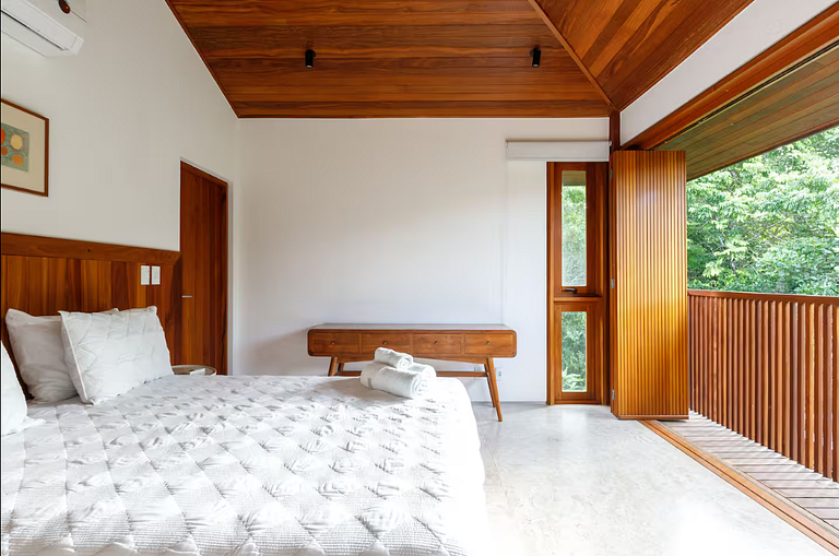 Refúgio Luxuoso na Praia do Forte - Prf003