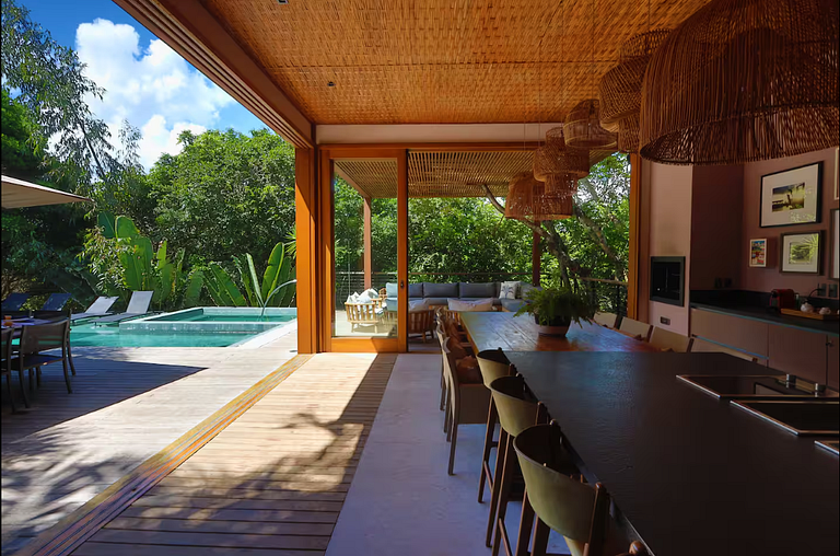 Refúgio Luxuoso na Praia do Forte - Prf003