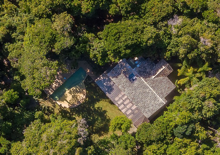 Luxurious villa between forest and sea in Trancoso