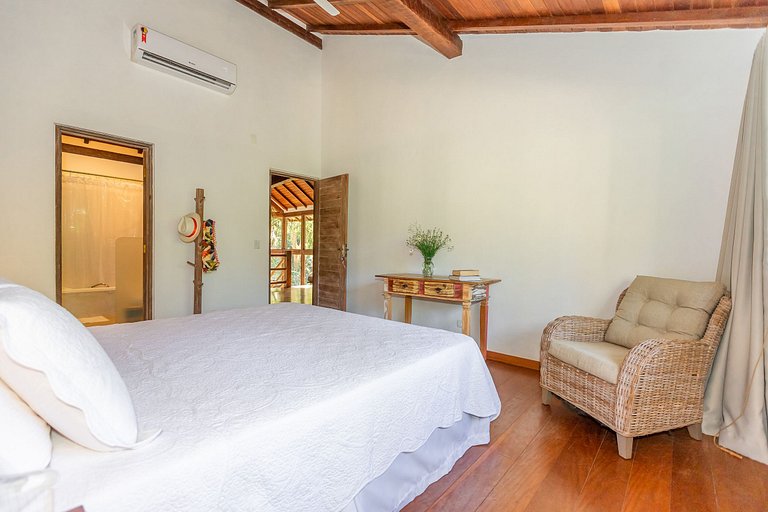 Luxurious villa between forest and sea in Trancoso