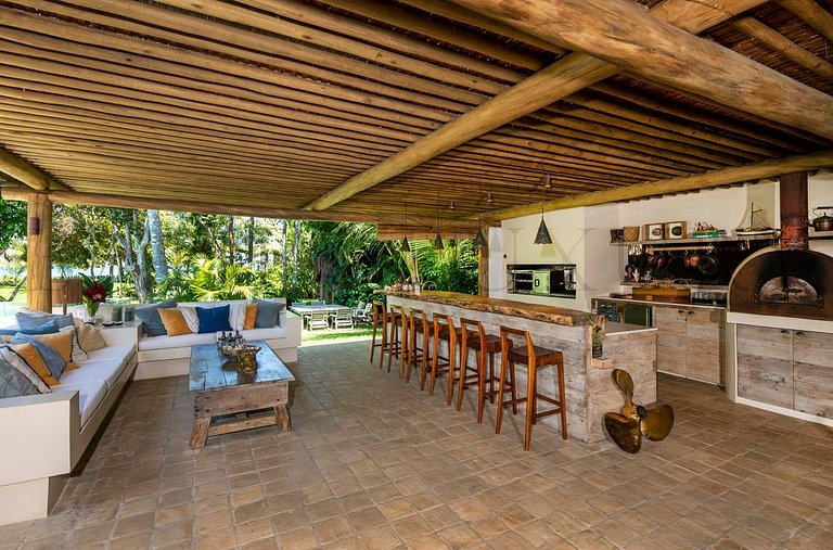 Pé na Areia com 8 Suítes em Itapororoca - Trc004