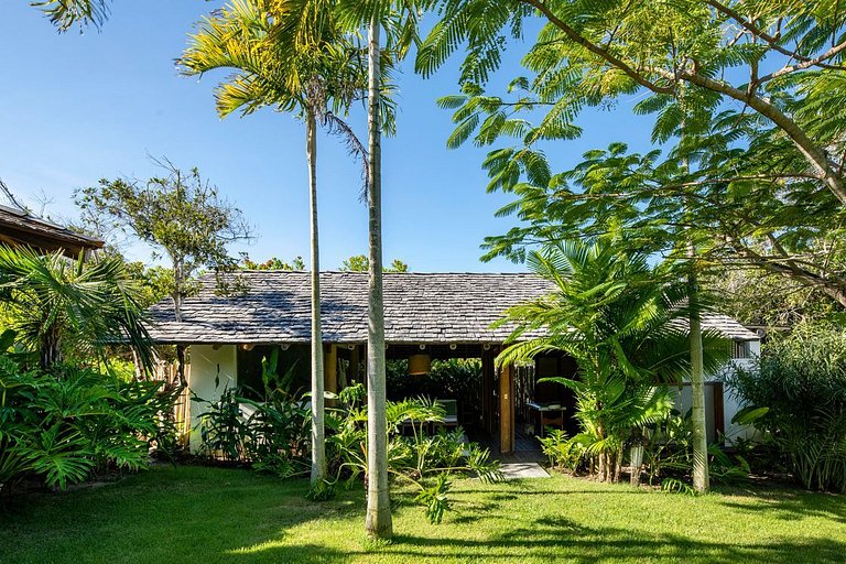 Pé na Areia com 8 Suítes em Itapororoca - Trc004