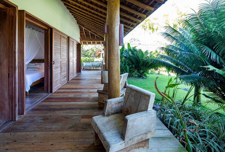 Pé na Areia com 8 Suítes em Itapororoca - Trc004