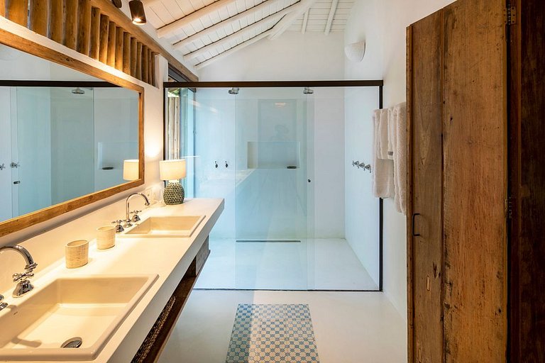 Refugio Frente al Mar con 8 Suites en Bahía - Trc004