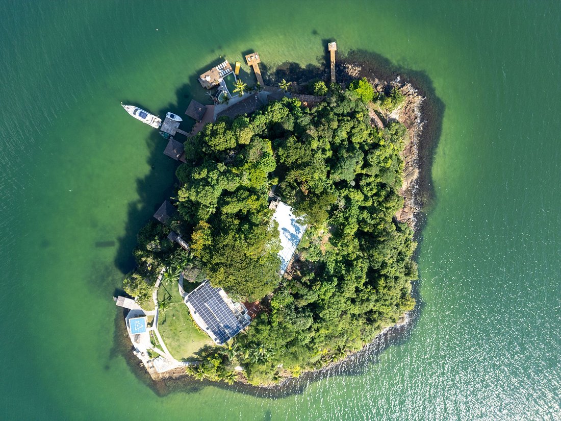 Angra dos Reis: Eleven thousand square metres of private land, surrounded by sea and by luxury