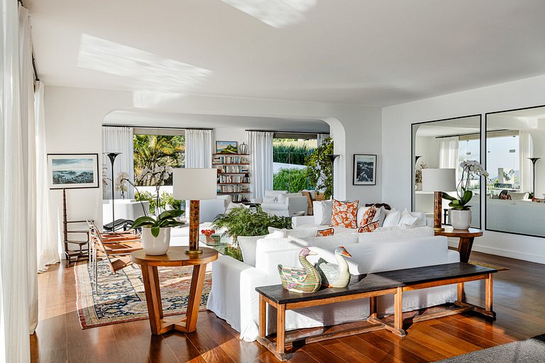 Villa en Santa Teresa con piscina - San002