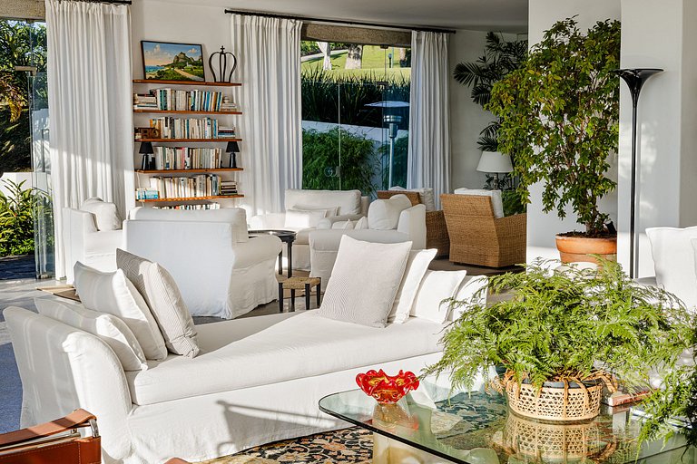 Villa en Santa Teresa con piscina - San002