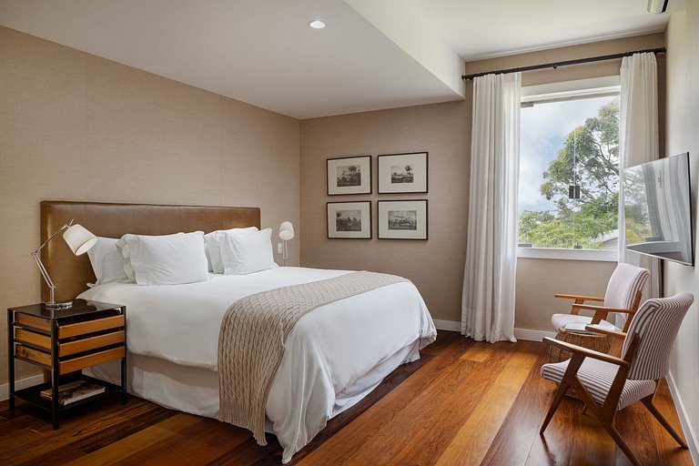 Villa en Santa Teresa con piscina - San002