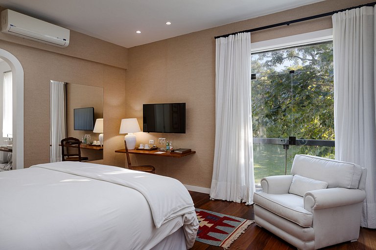 Villa a Santa Teresa con piscina - San002