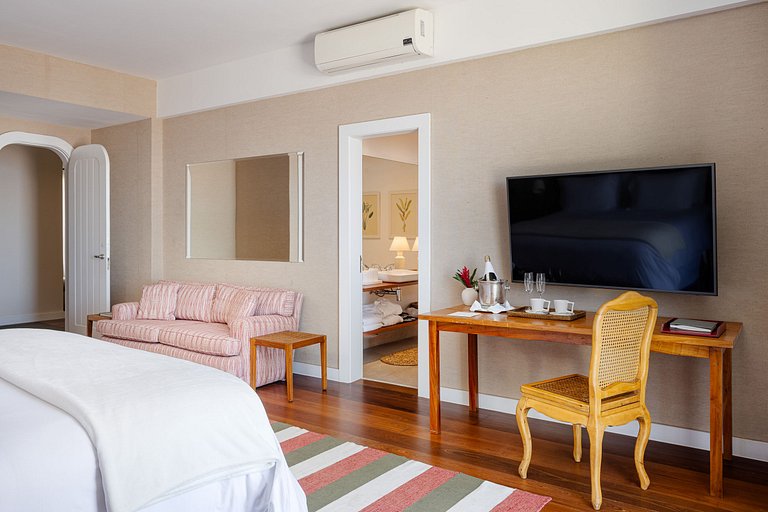 Mansão em Santa Teresa com piscina - San002