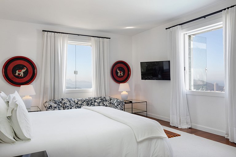 Mansão em Santa Teresa com piscina - San002