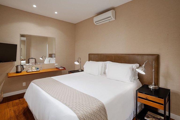 Villa en Santa Teresa con piscina - San002