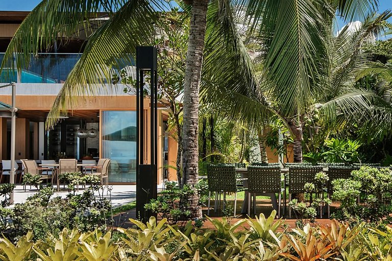 Beachfront Luxury Retreat in Praia do Forte