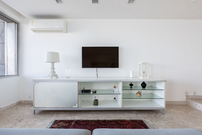 Grande Apartamento Frente-Mar em Ipanema - Ipa007