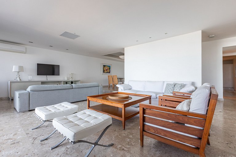 Spacious Beachfront Apartment in Ipanema - Ipa007