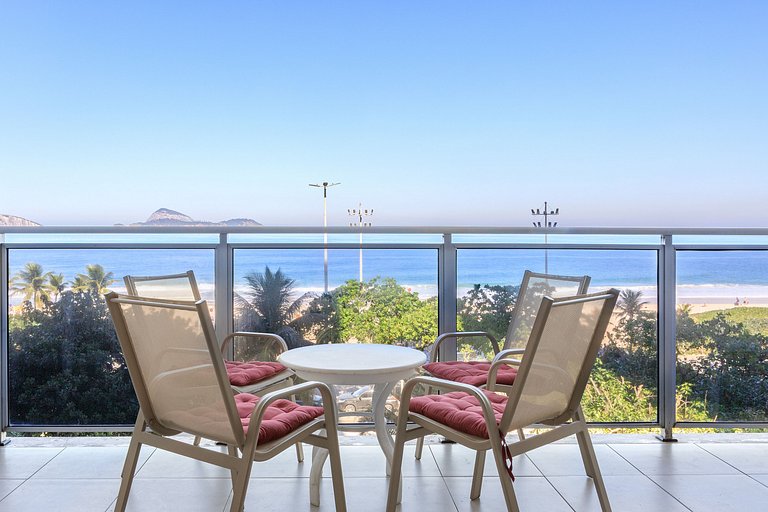 Spacious Beachfront Apartment in Ipanema - Ipa007