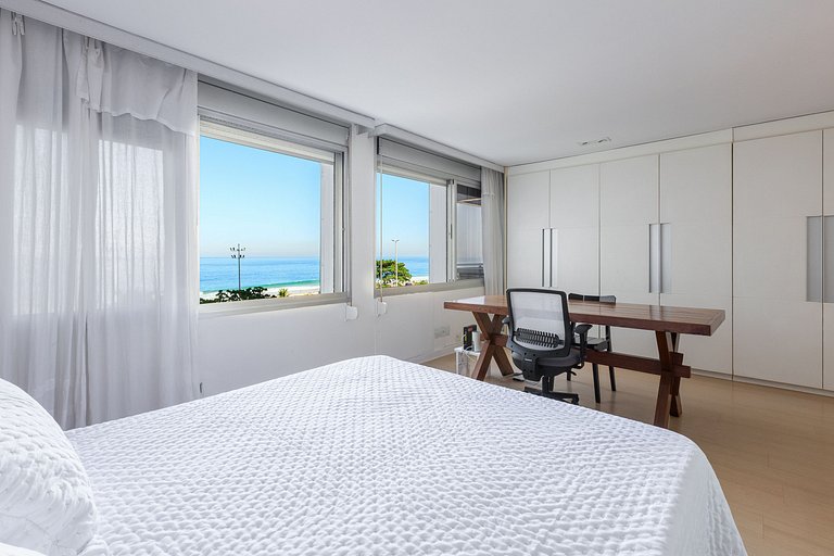 Spacious Beachfront Apartment in Ipanema - Ipa007