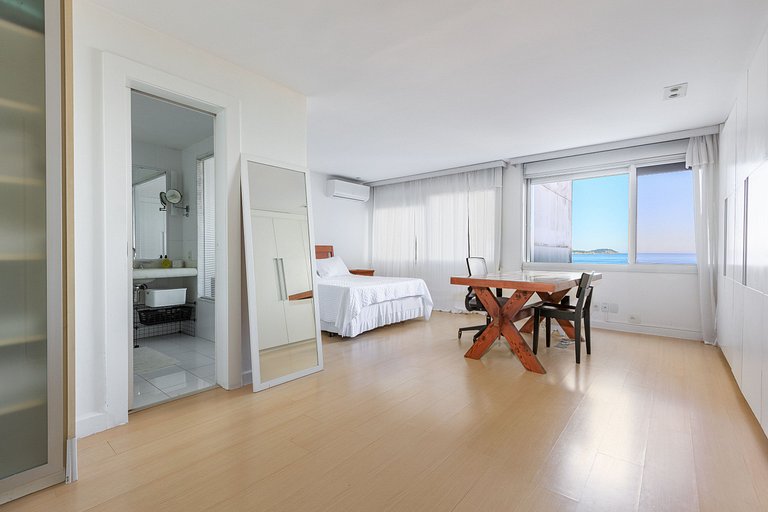 Spacious Beachfront Apartment in Ipanema - Ipa007
