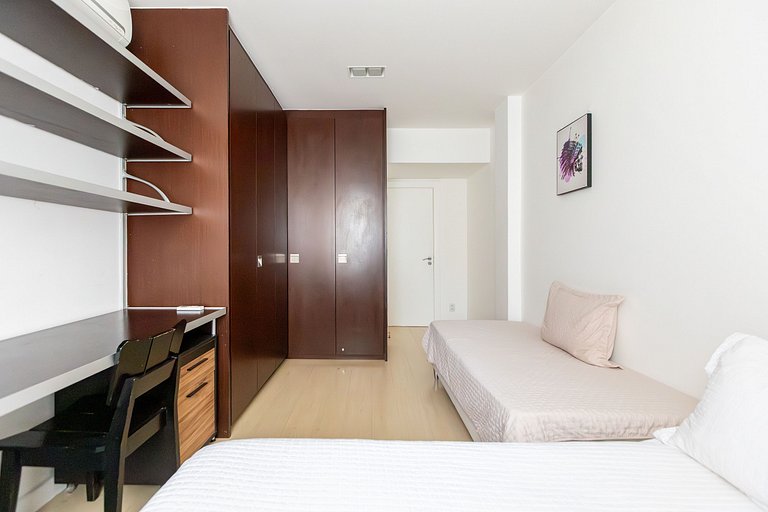 Grande Apartamento Frente-Mar em Ipanema - Ipa007