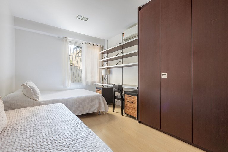 Grande Apartamento Frente-Mar em Ipanema - Ipa007