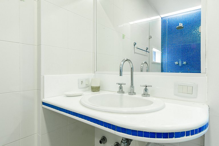 Spacious Beachfront Apartment in Ipanema - Ipa007